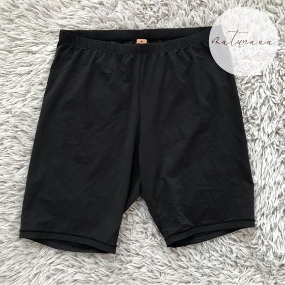 Skims Fits Everybody Bike Shorts in Onyx M - Picture 1 of 3